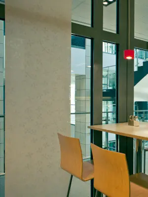 panel track w restauracji