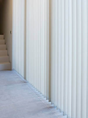 żaluzje pionowe na korytarzu