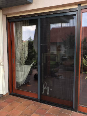 moskitiera plisowana na oknie tarasowym