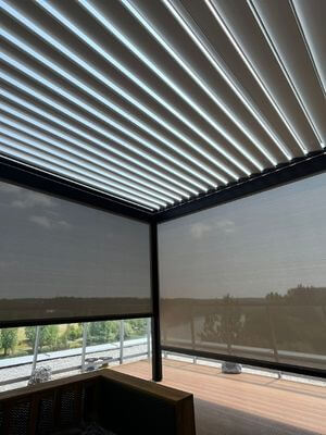 Rolety screen na przestronnym tarasie