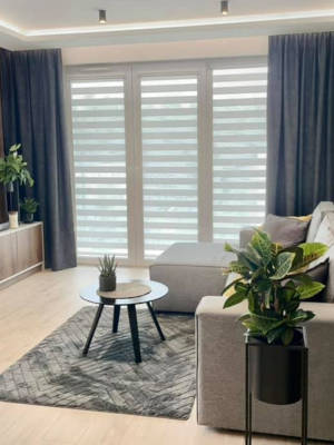 Rolety dzień i noc na oknach balkonowych