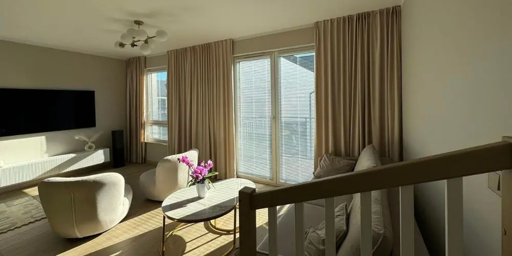 Żaluzje bambusowe w jasnym kolorze