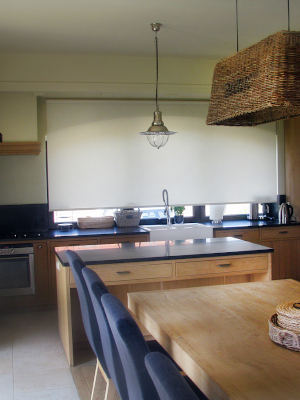 Rolety wolnowiszące w kuchni