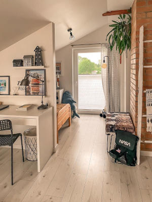 Rolety plisowane na oknie balkonowym