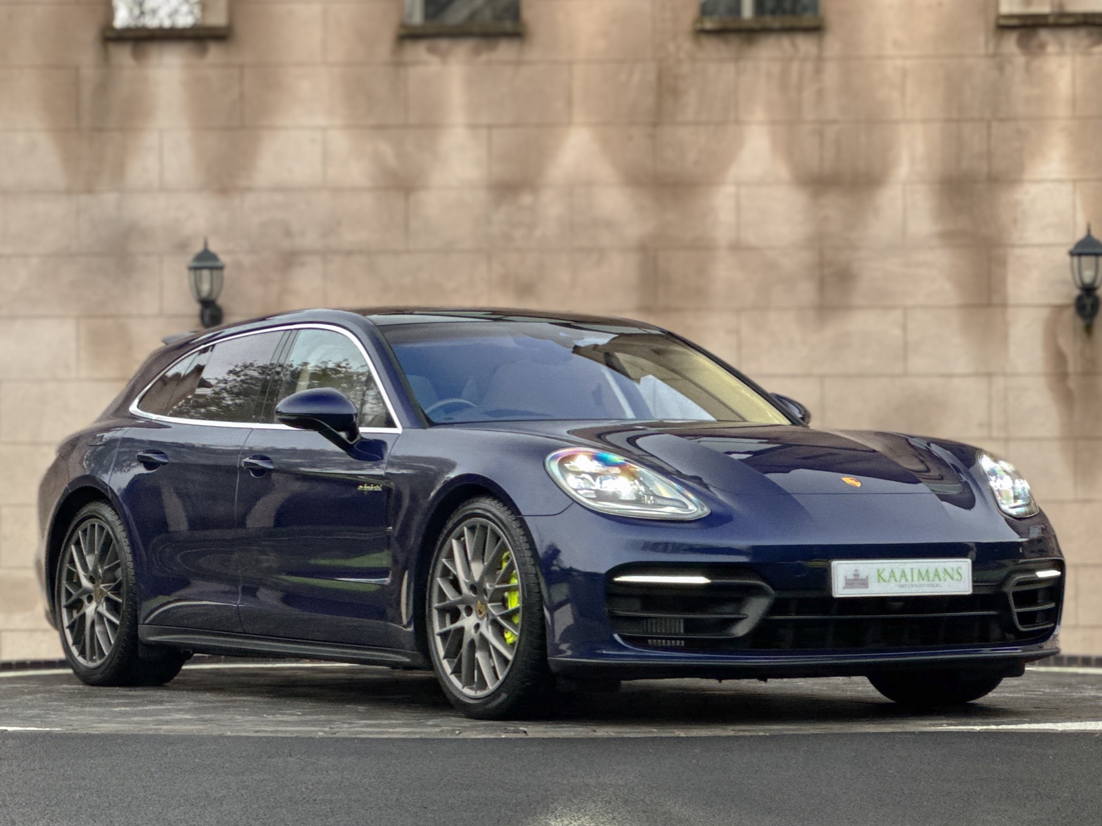 2023 Porsche Panamera 4S E-Hy...
