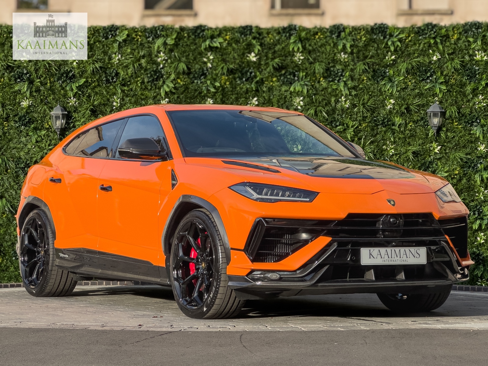 2024 Lamborghini Urus Performan...