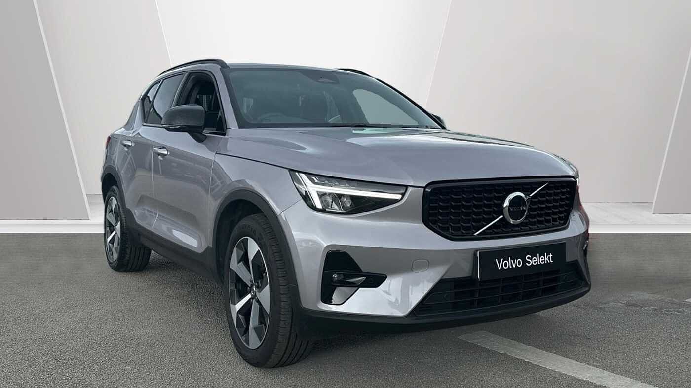 2025 Volvo XC40