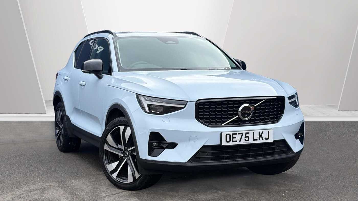 2025 Volvo XC40