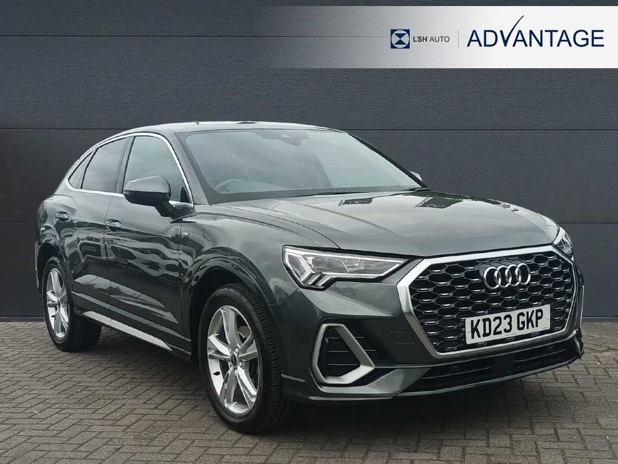 AUDI Q3