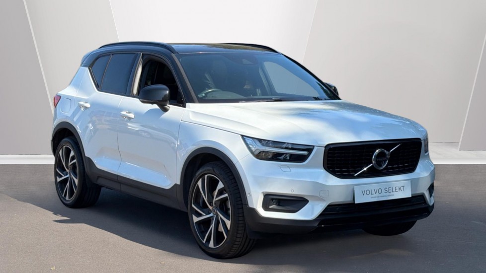 2019 VOLVO XC40