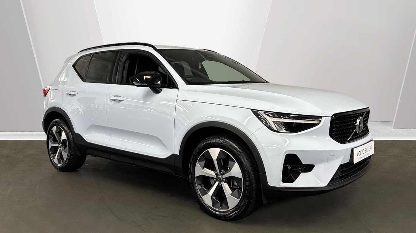 2024 VOLVO XC40