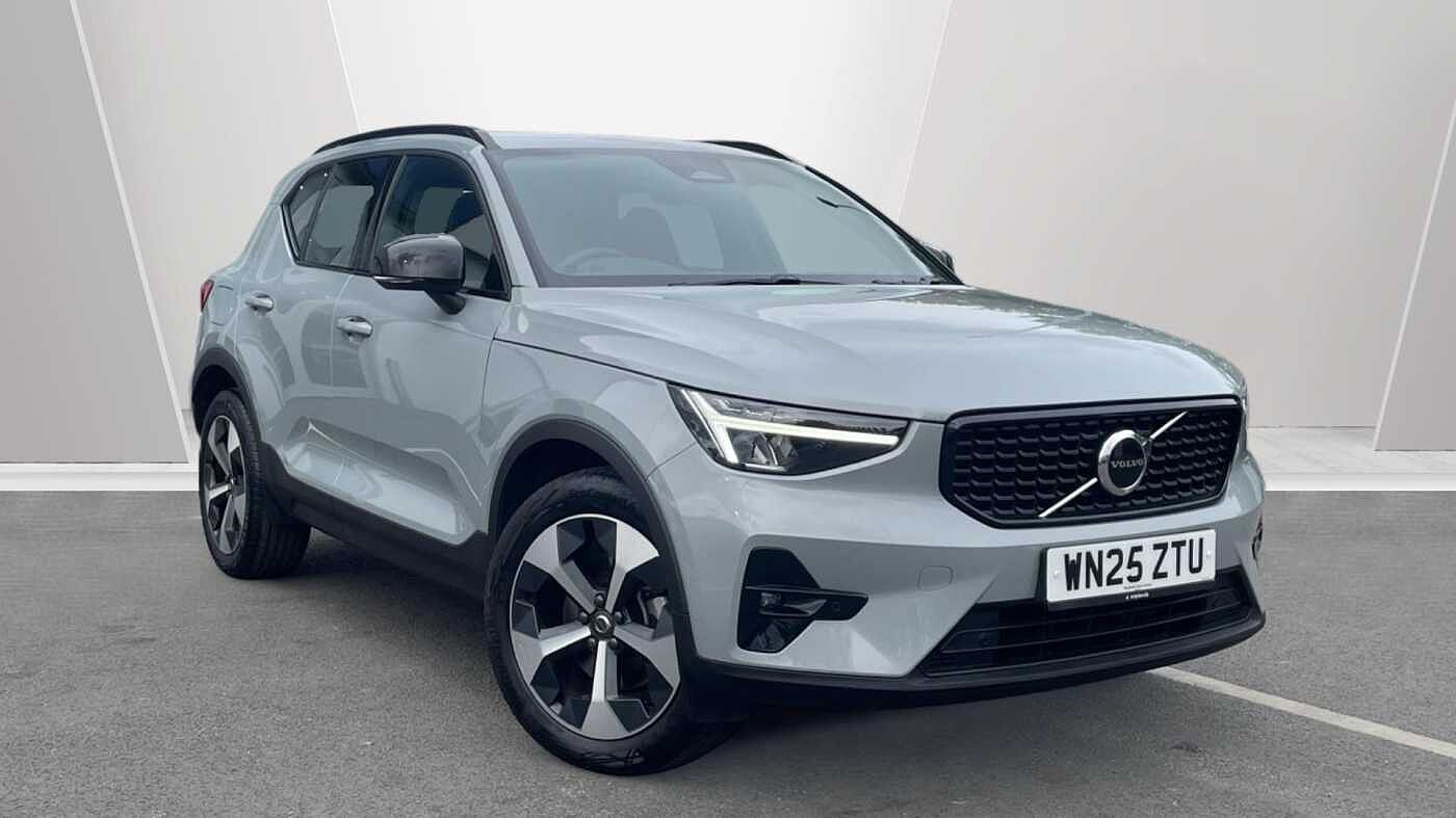 2025 Volvo XC40
