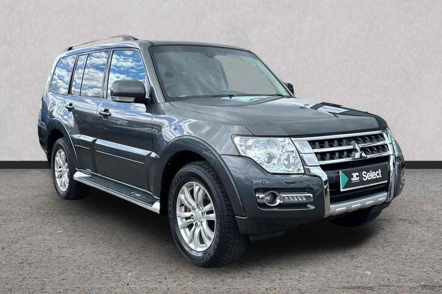 2016 MITSUBISHI SHOGUN