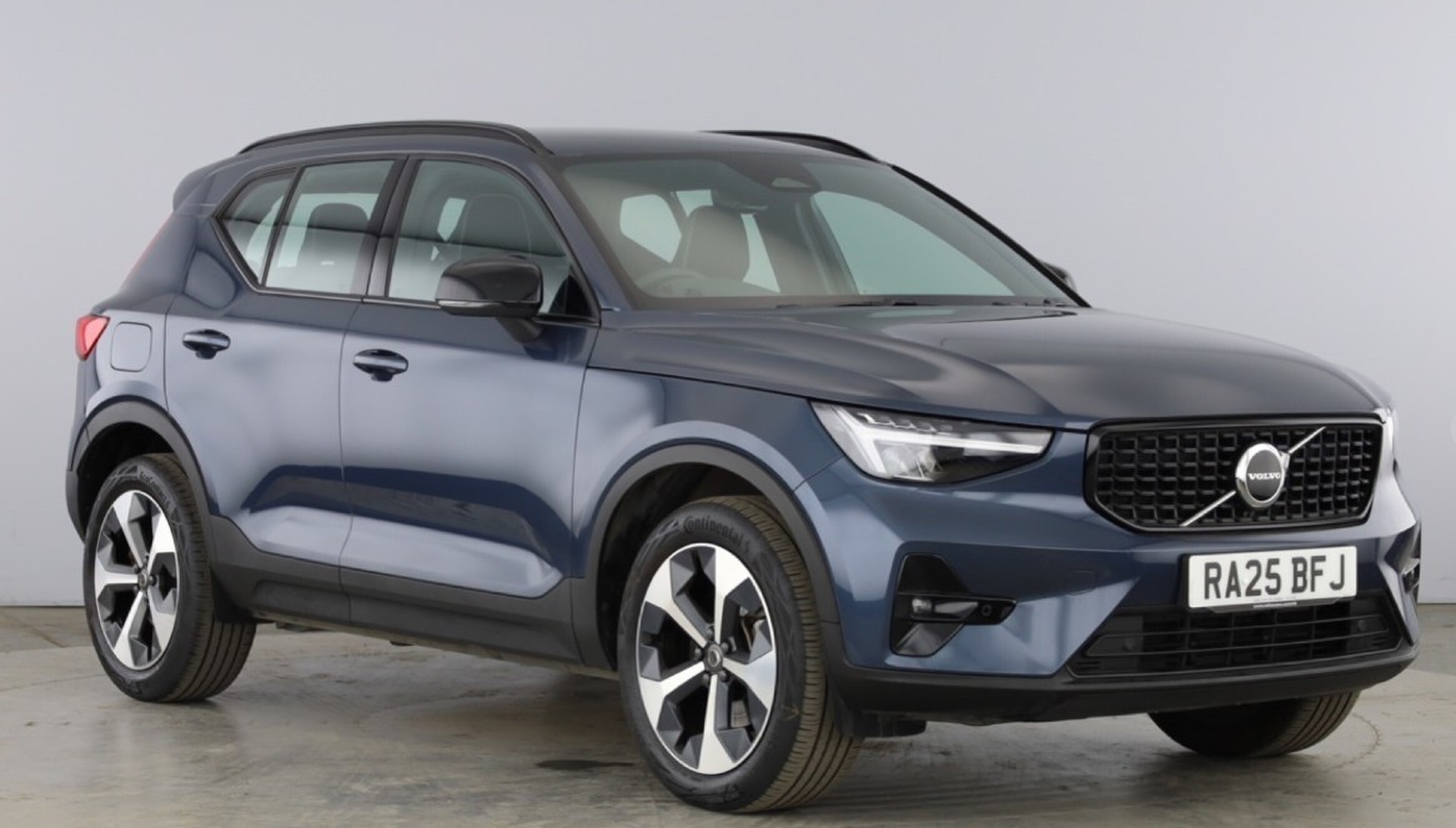 2025 Volvo XC40