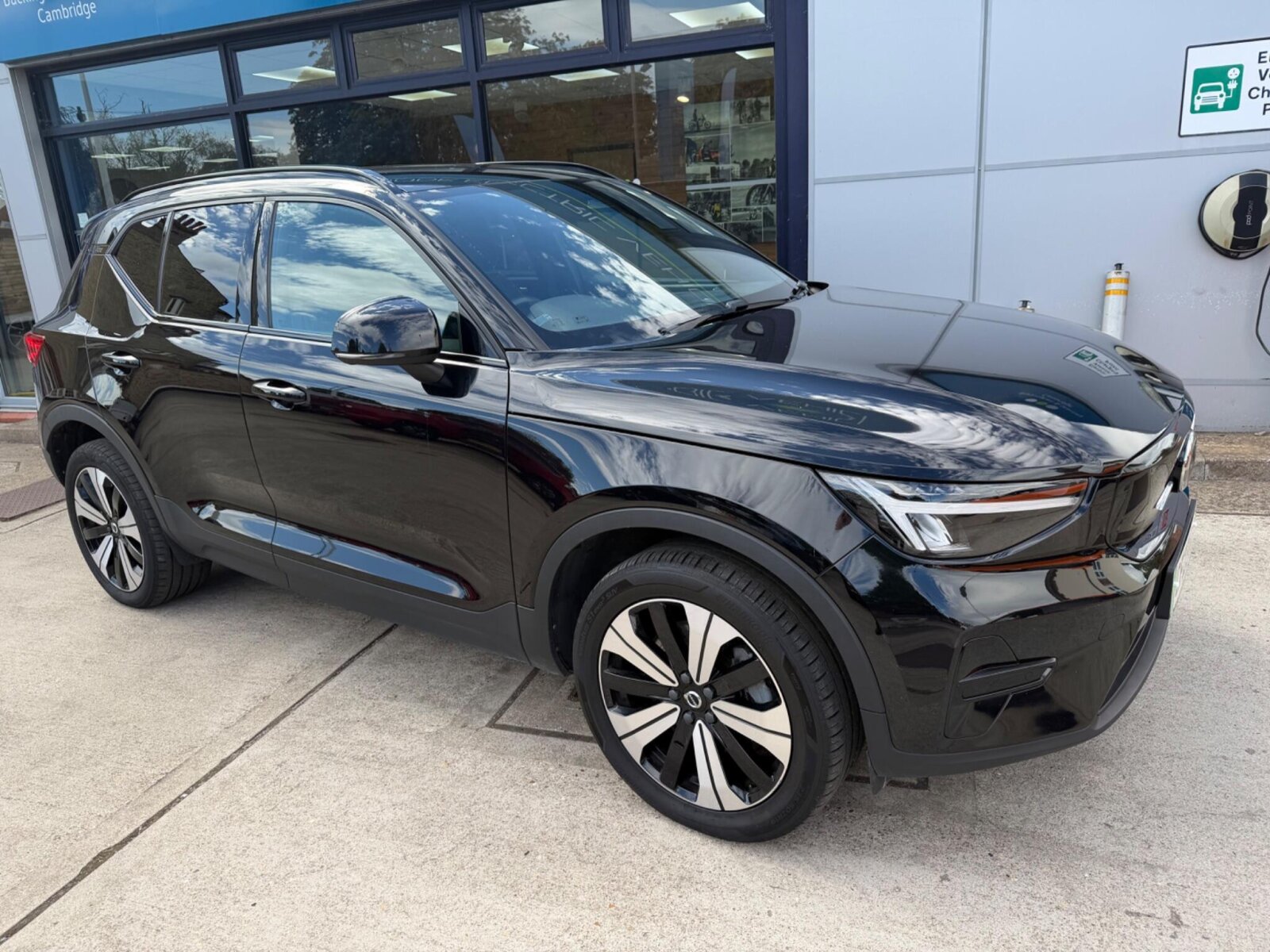2023 Volvo XC40