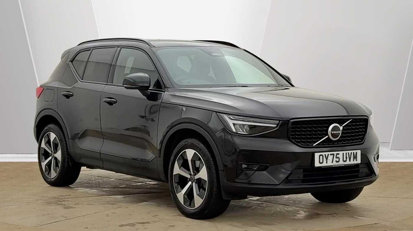 2025 VOLVO XC40