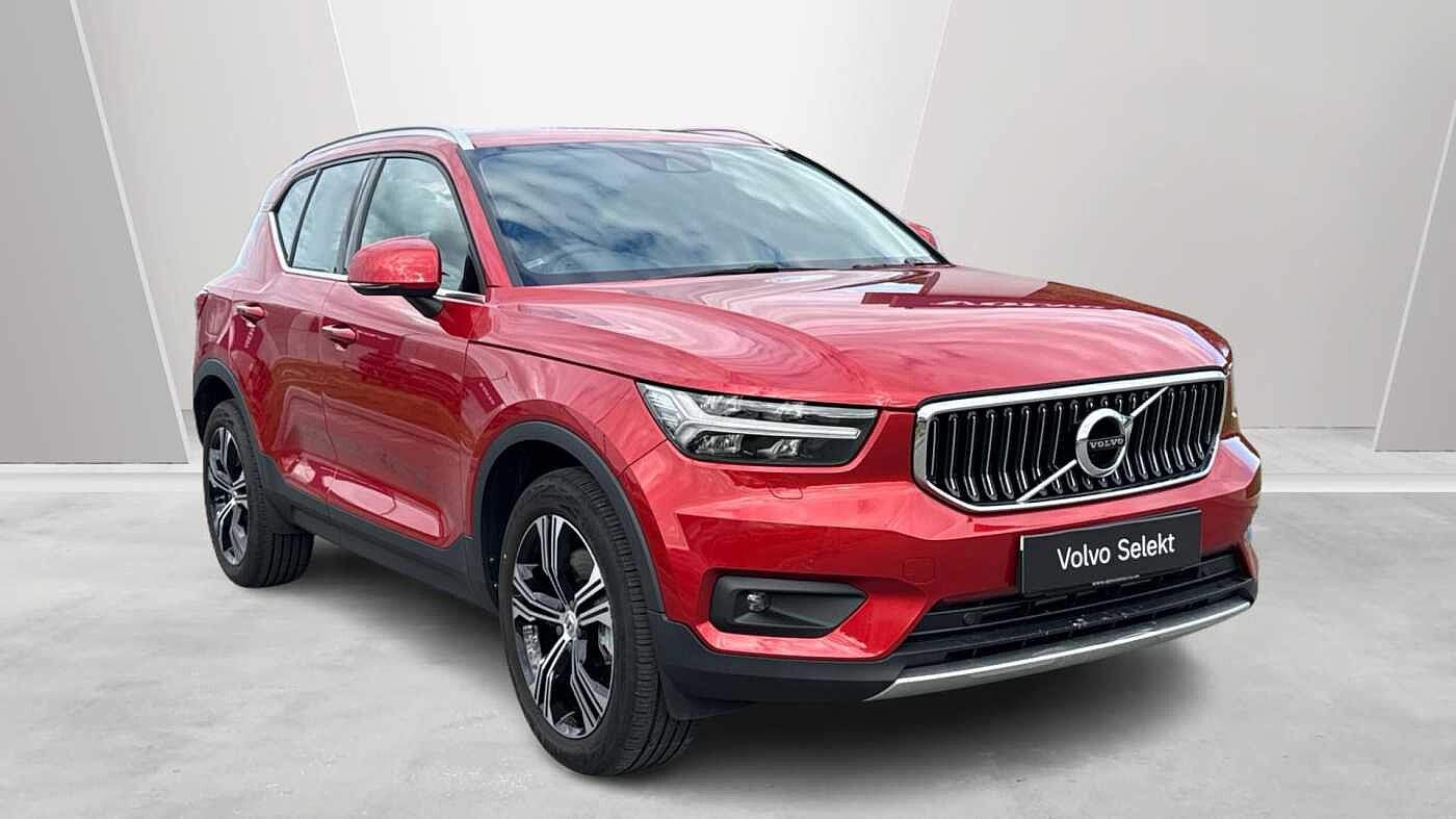 2022 VOLVO XC40
