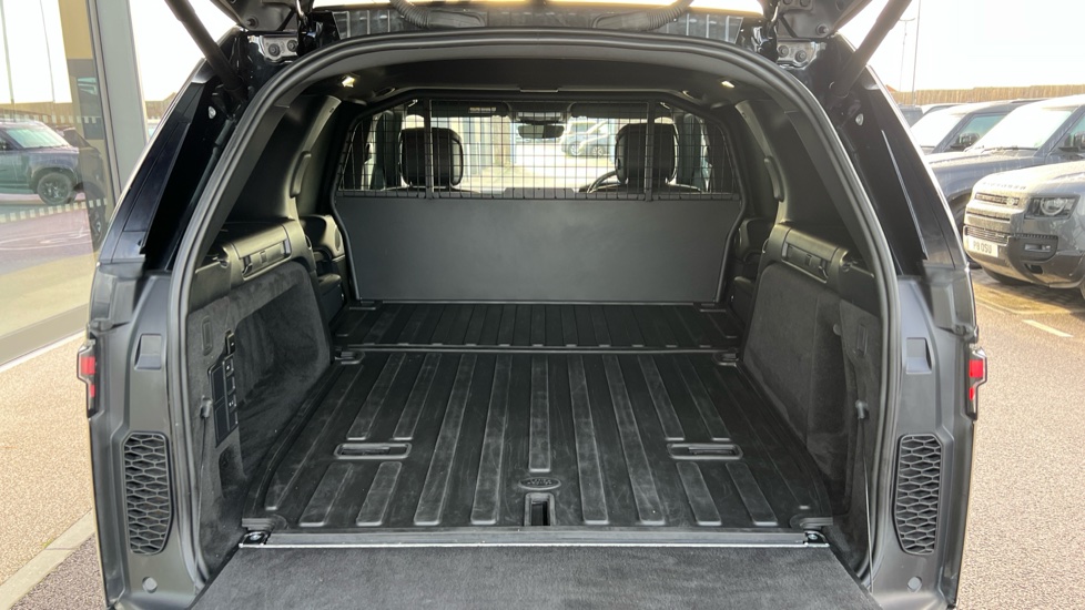 2024 Land Rover Discovery thumbnail 10