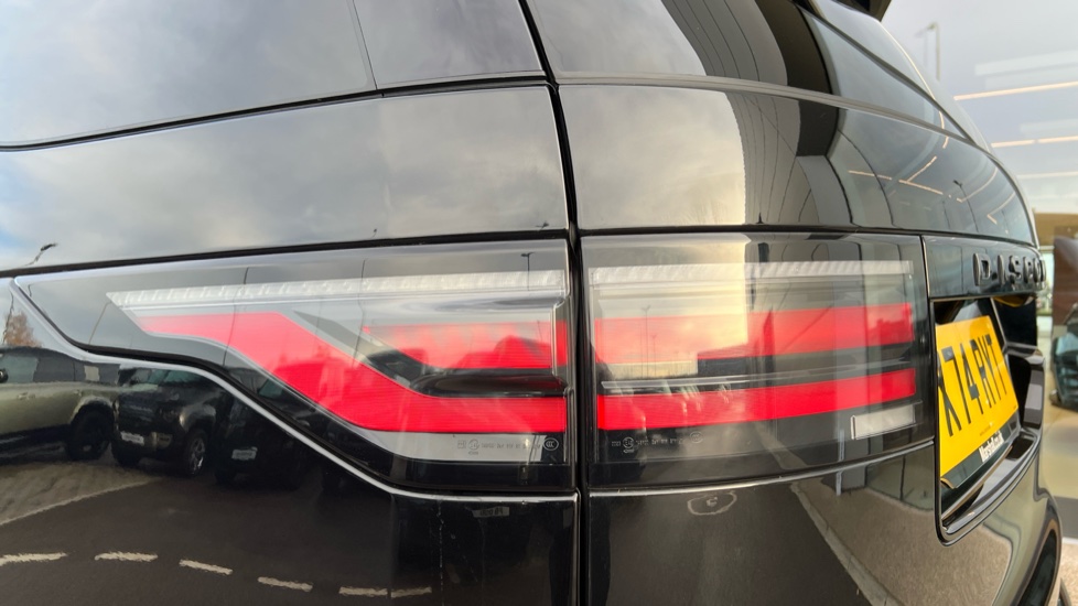 2024 Land Rover Discovery thumbnail 19
