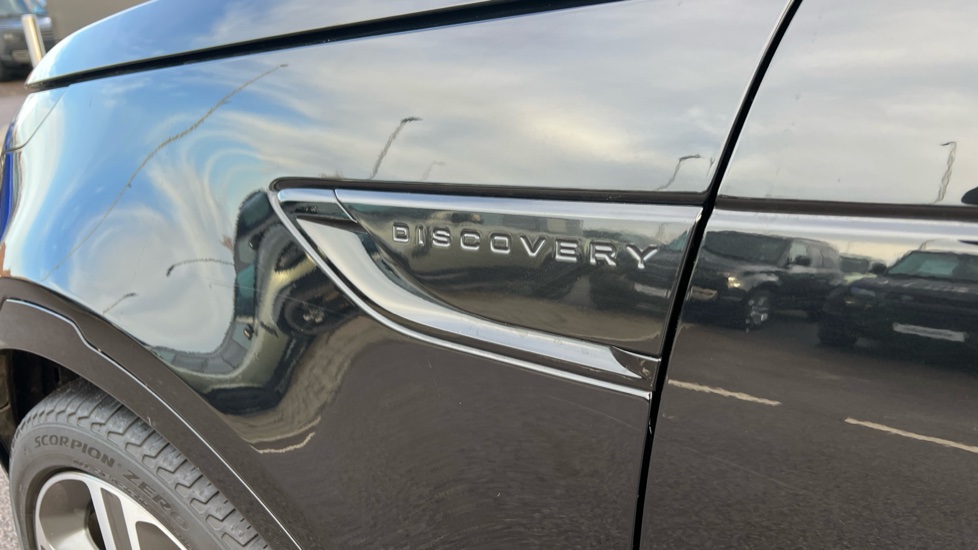 2024 Land Rover Discovery thumbnail 20