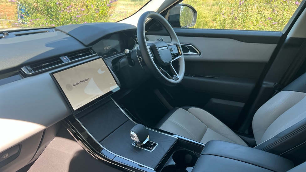 2025 Land Rover Range Rover Velar thumbnail 24