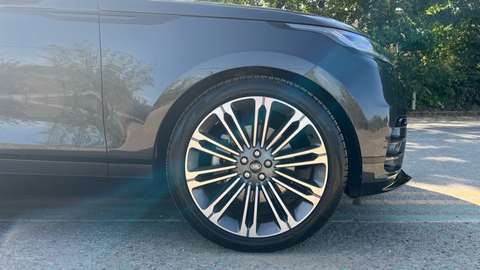 2025 Land Rover Range Rover Velar thumbnail 8