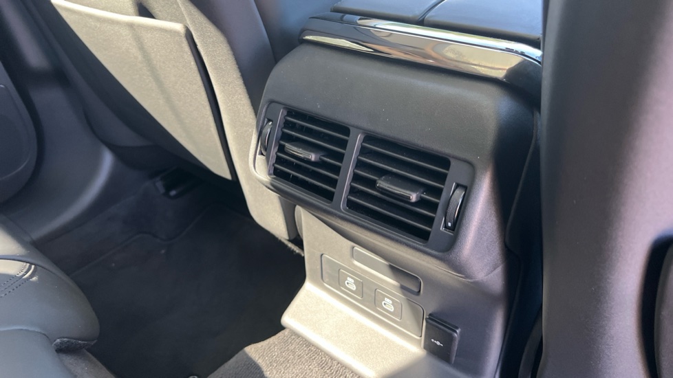 2025 Land Rover Range Rover Velar thumbnail 18