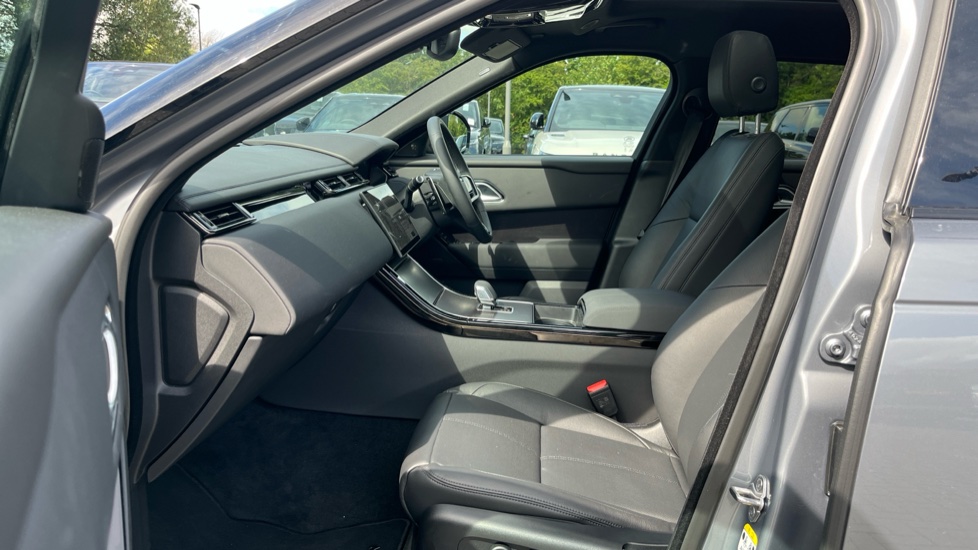 2026 Land Rover Range Rover Velar thumbnail 3