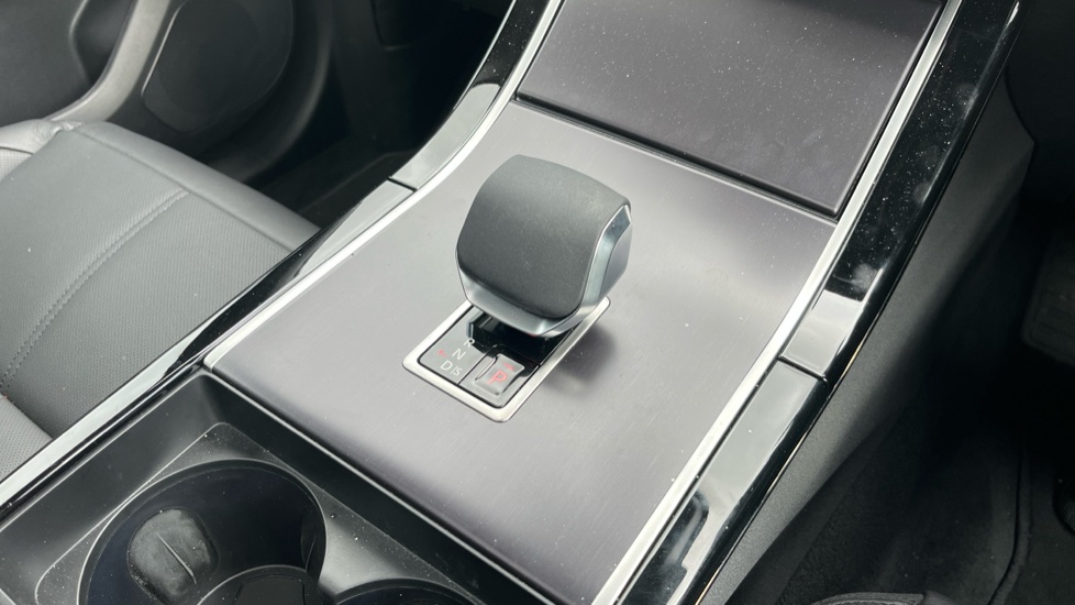 2026 Land Rover Range Rover Velar thumbnail 13
