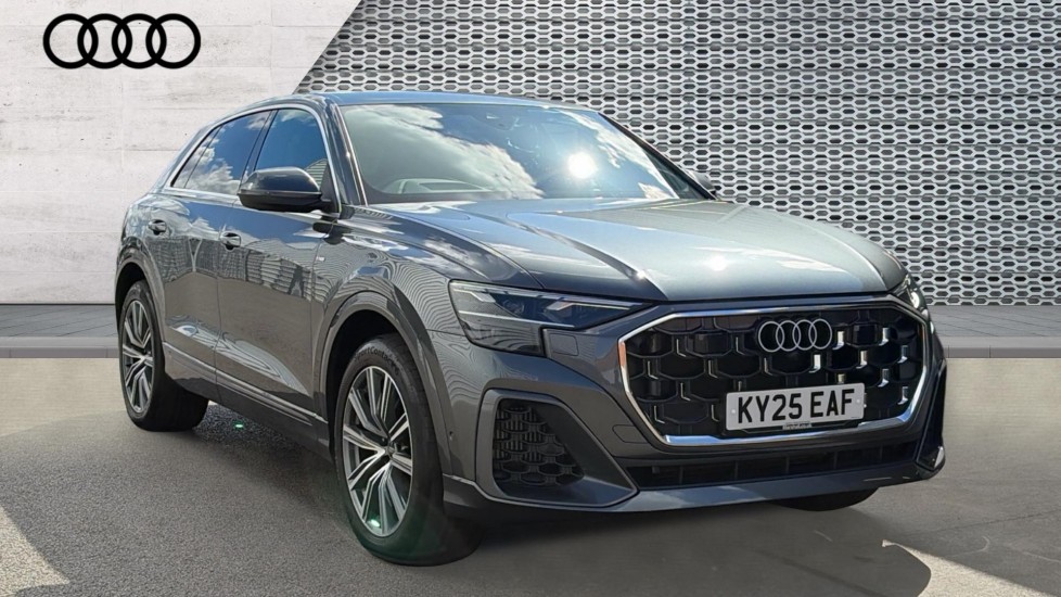 AUDI Q8