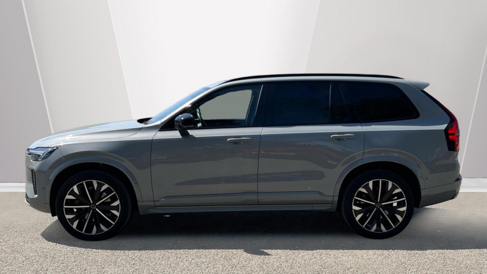 2025 Volvo XC90 thumbnail 16