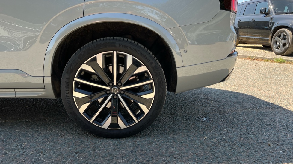 2025 Volvo XC90 thumbnail 23