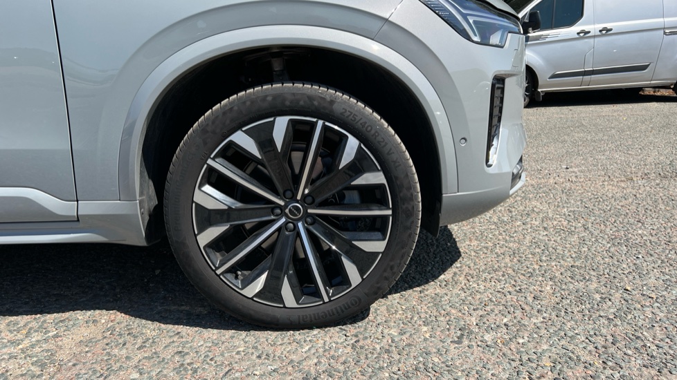 2025 Volvo XC90 thumbnail 9