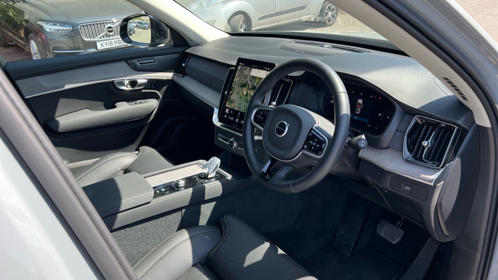 2025 Volvo XC90 thumbnail 4