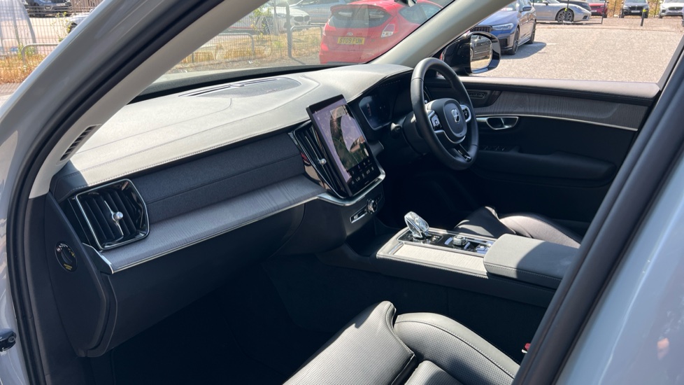 2025 Volvo XC90 thumbnail 19