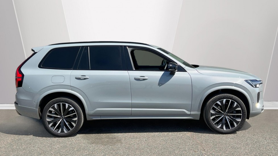 2025 Volvo XC90 thumbnail 3