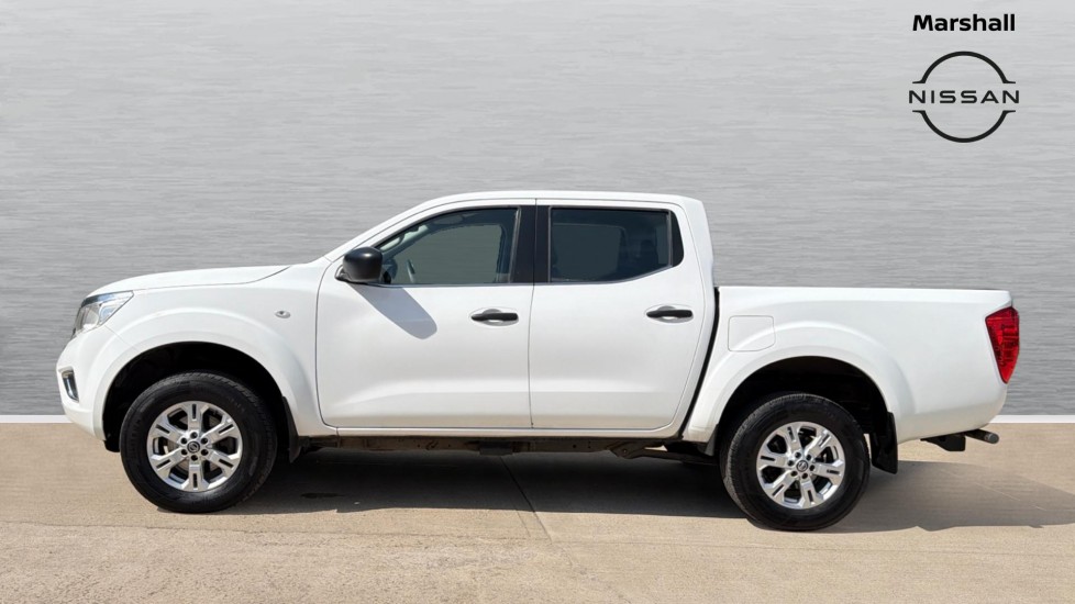 2023 Nissan Navara thumbnail 13
