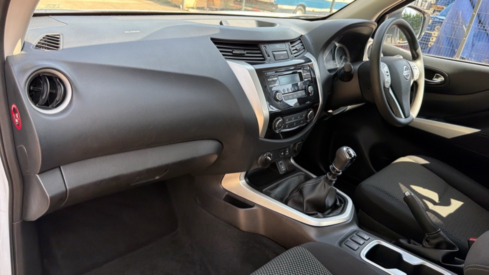 2023 Nissan Navara thumbnail 7
