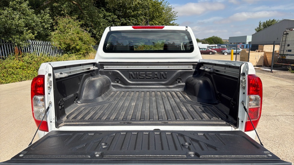 2023 Nissan Navara thumbnail 9