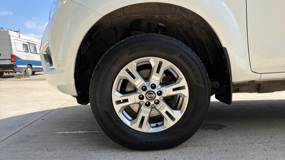 2023 Nissan Navara thumbnail 4