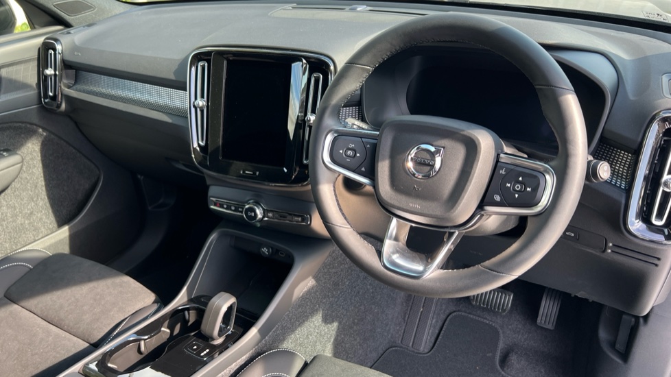 2026 Volvo Ex40 thumbnail 4