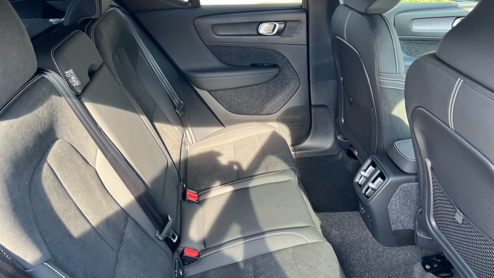 2026 Volvo Ex40 thumbnail 6