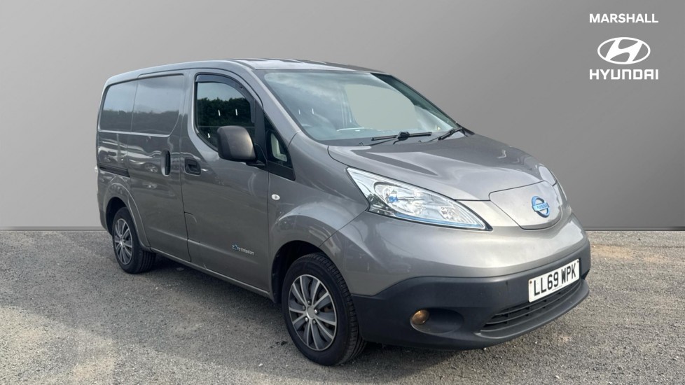 NISSAN NV200