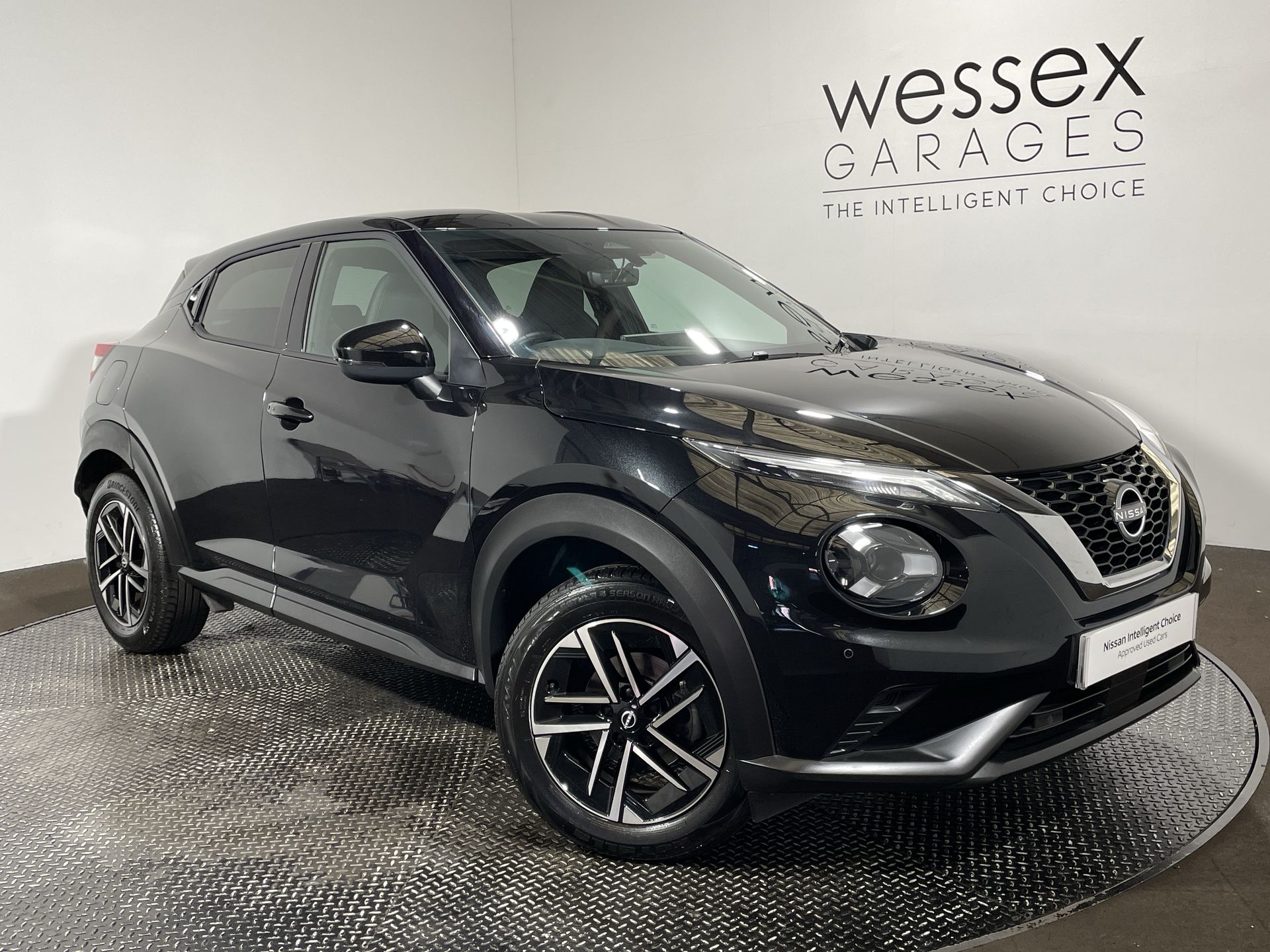 2025 Nissan Juke 1.0 DiG-T N-Connecta 5dr - Image 1