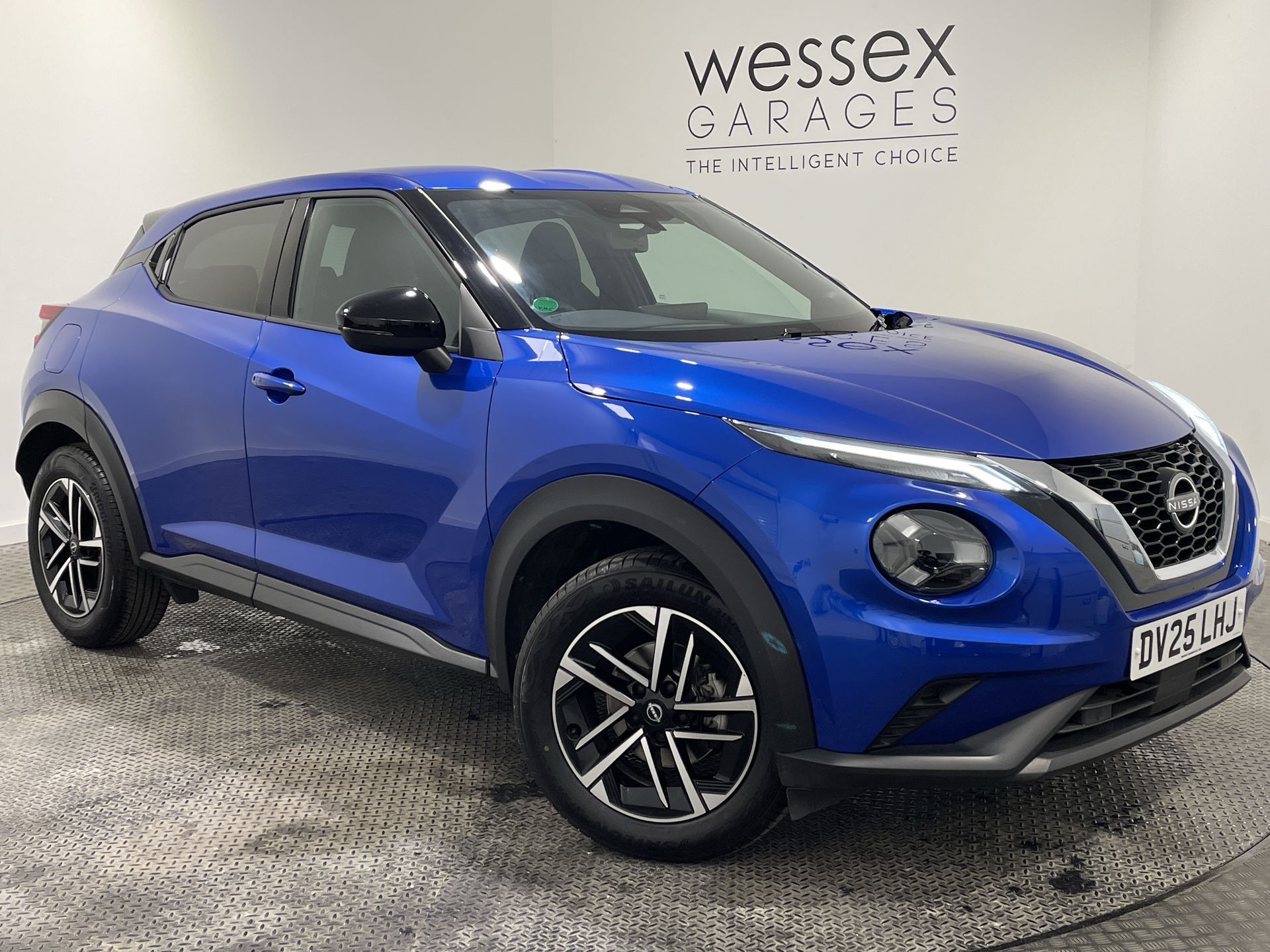 2025 Nissan Juke 1.0 DiG-T N-Connecta 5dr - Image 1