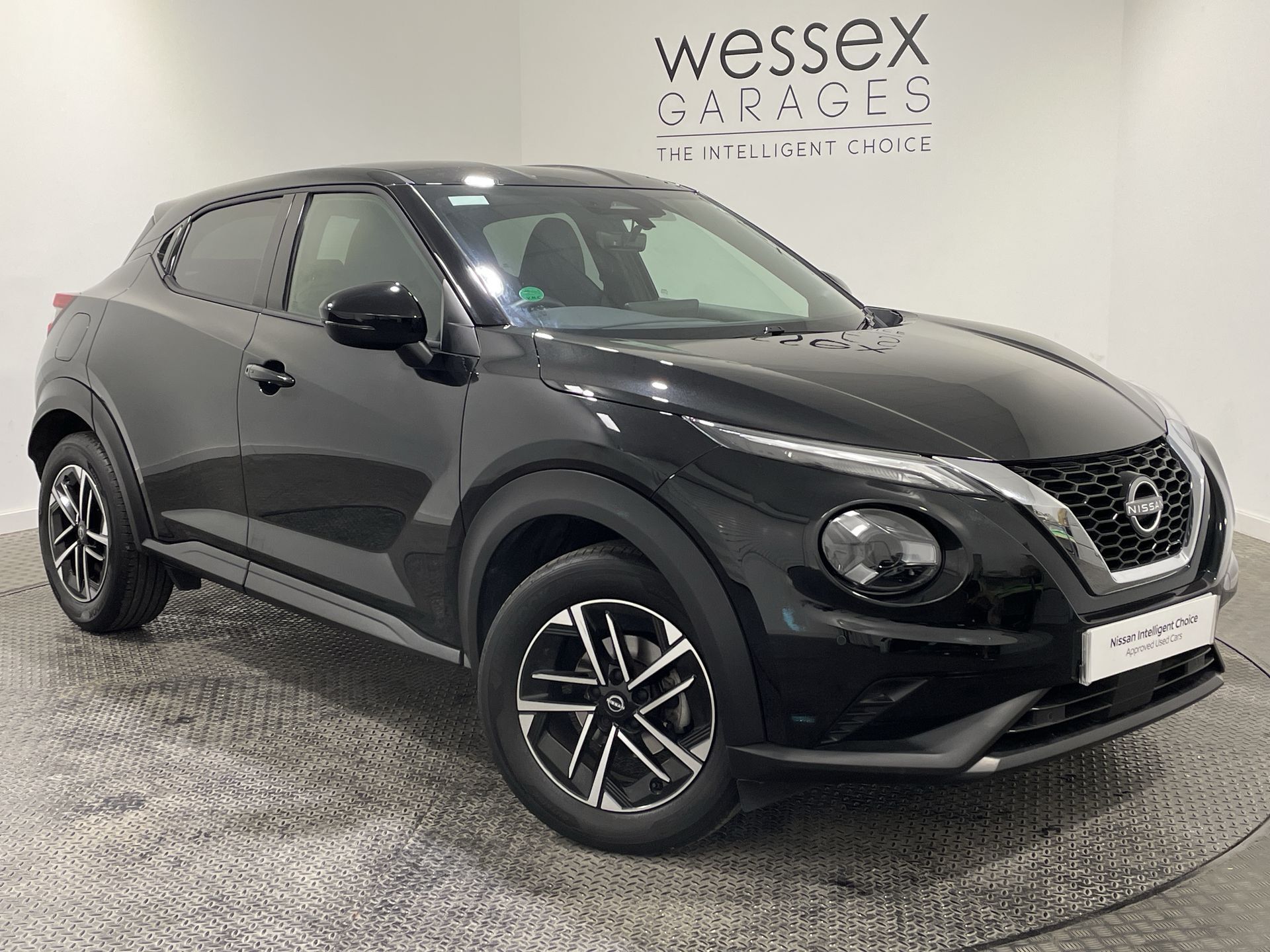 2025 Nissan Juke 1.0 DiG-T N-Connecta 5dr - Image 1