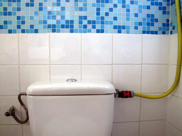 DIY wc doorspoelen met regenwater OneWorld