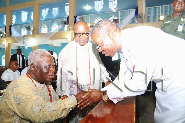 Elder Statesman, Chief Edwin Clark (L) exchanging pleasantry with Governor Ifeanyi Okowa of Delta State and former governor Emmanuel Uduaghan during the funeral service for first civilian governor
