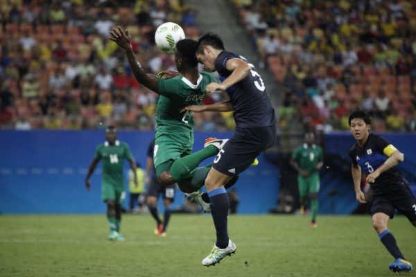 Japan's player Ueda and Nigeria's player Ezekiel fight for the ball during the Rio 2016 Olympic Games mens First Round Group B football match Nigeria vs Japan, at the Amazonia Arena in Manaus on August 4, 2016. / AFP PHOTO / RAPHAEL ALVES