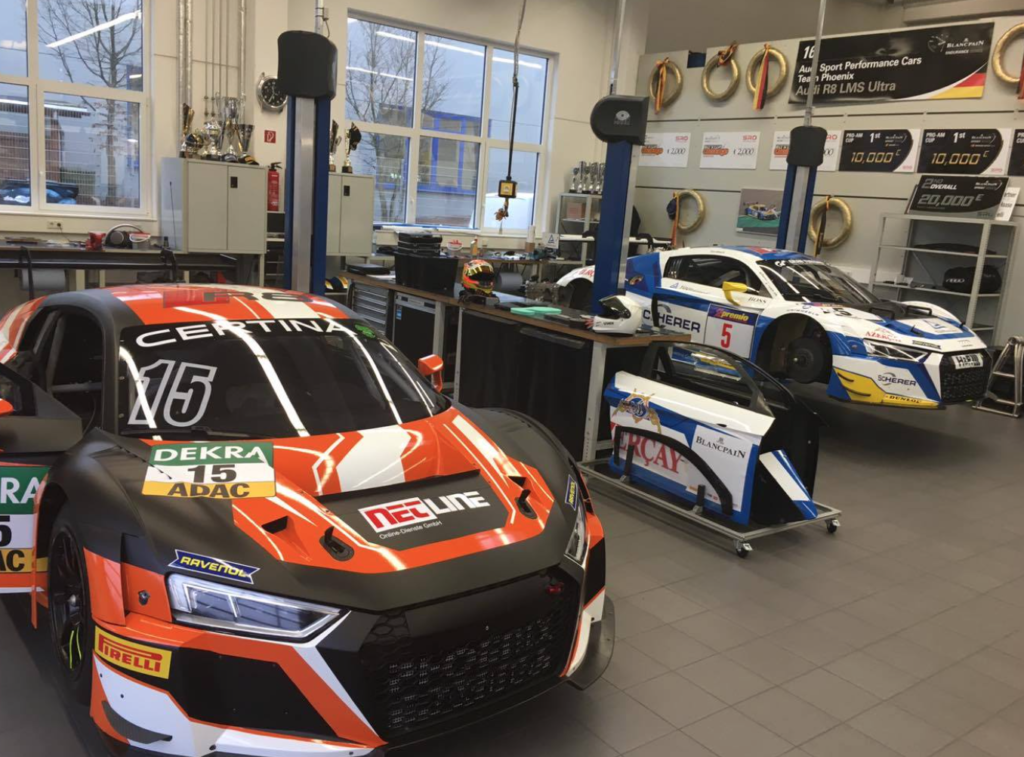 PROsport Performance. Til venstre ses Nicolajs AUDI til den kommende sæson. I det øverste billede kan du se den Porsche Nicolaj skal køre de 5 løb i!